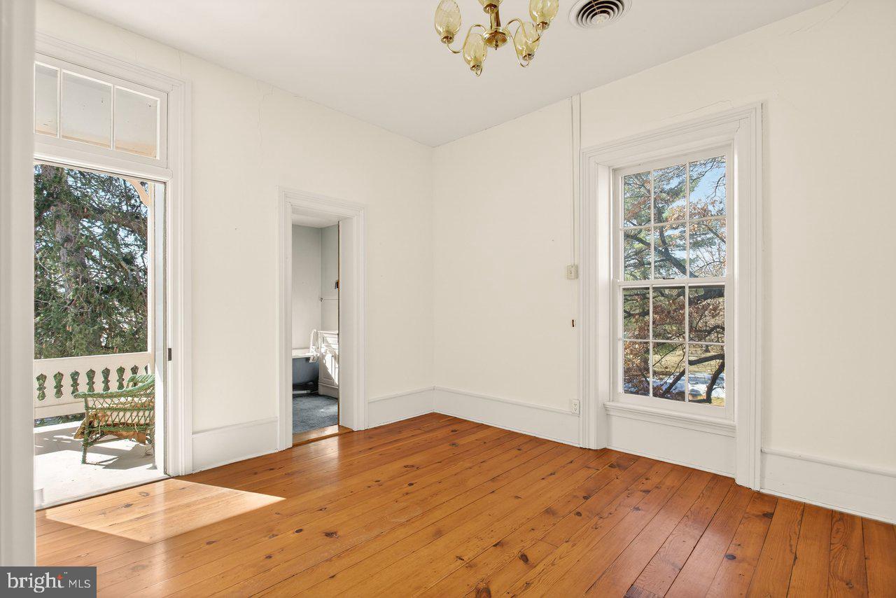 17442 EVERGREEN VALLEY RD, TIMBERVILLE, Virginia 22853, 6 Bedrooms Bedrooms, ,3 BathroomsBathrooms,Residential,For Sale,17442 EVERGREEN VALLEY RD,VARO2002846 MLS # VARO2002846