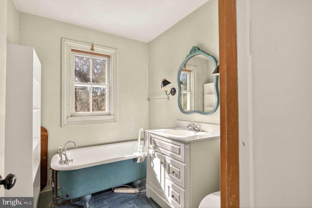 17442 EVERGREEN VALLEY RD, TIMBERVILLE, Virginia 22853, 6 Bedrooms Bedrooms, ,3 BathroomsBathrooms,Residential,For Sale,17442 EVERGREEN VALLEY RD,VARO2002846 MLS # VARO2002846