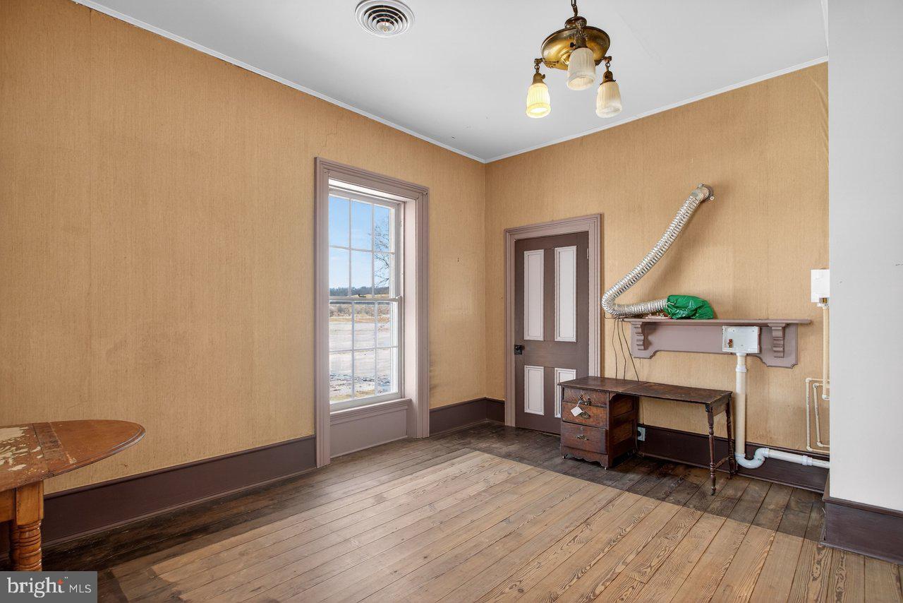 17442 EVERGREEN VALLEY RD, TIMBERVILLE, Virginia 22853, 6 Bedrooms Bedrooms, ,3 BathroomsBathrooms,Residential,For Sale,17442 EVERGREEN VALLEY RD,VARO2002846 MLS # VARO2002846