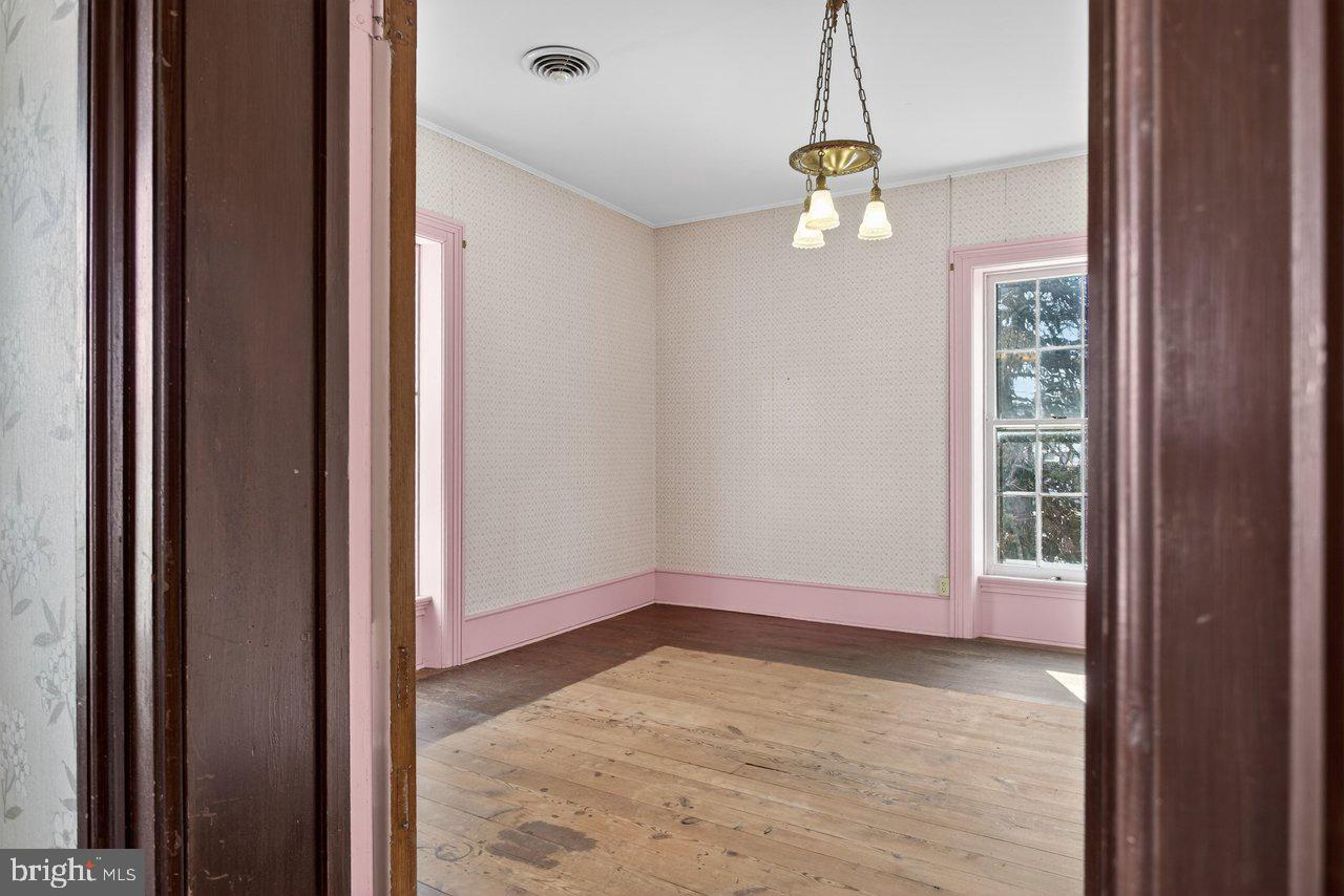 17442 EVERGREEN VALLEY RD, TIMBERVILLE, Virginia 22853, 6 Bedrooms Bedrooms, ,3 BathroomsBathrooms,Residential,For Sale,17442 EVERGREEN VALLEY RD,VARO2002846 MLS # VARO2002846