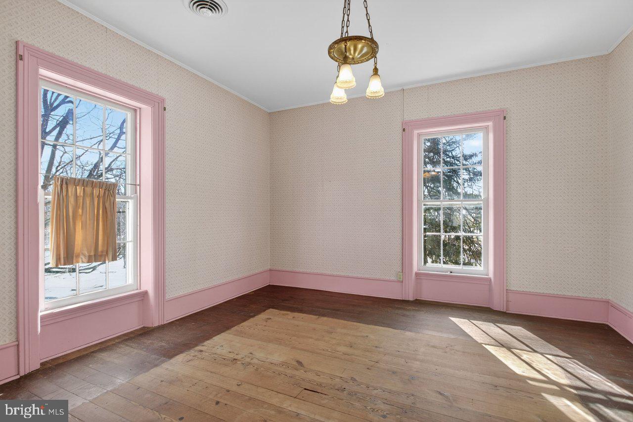 17442 EVERGREEN VALLEY RD, TIMBERVILLE, Virginia 22853, 6 Bedrooms Bedrooms, ,3 BathroomsBathrooms,Residential,For Sale,17442 EVERGREEN VALLEY RD,VARO2002846 MLS # VARO2002846