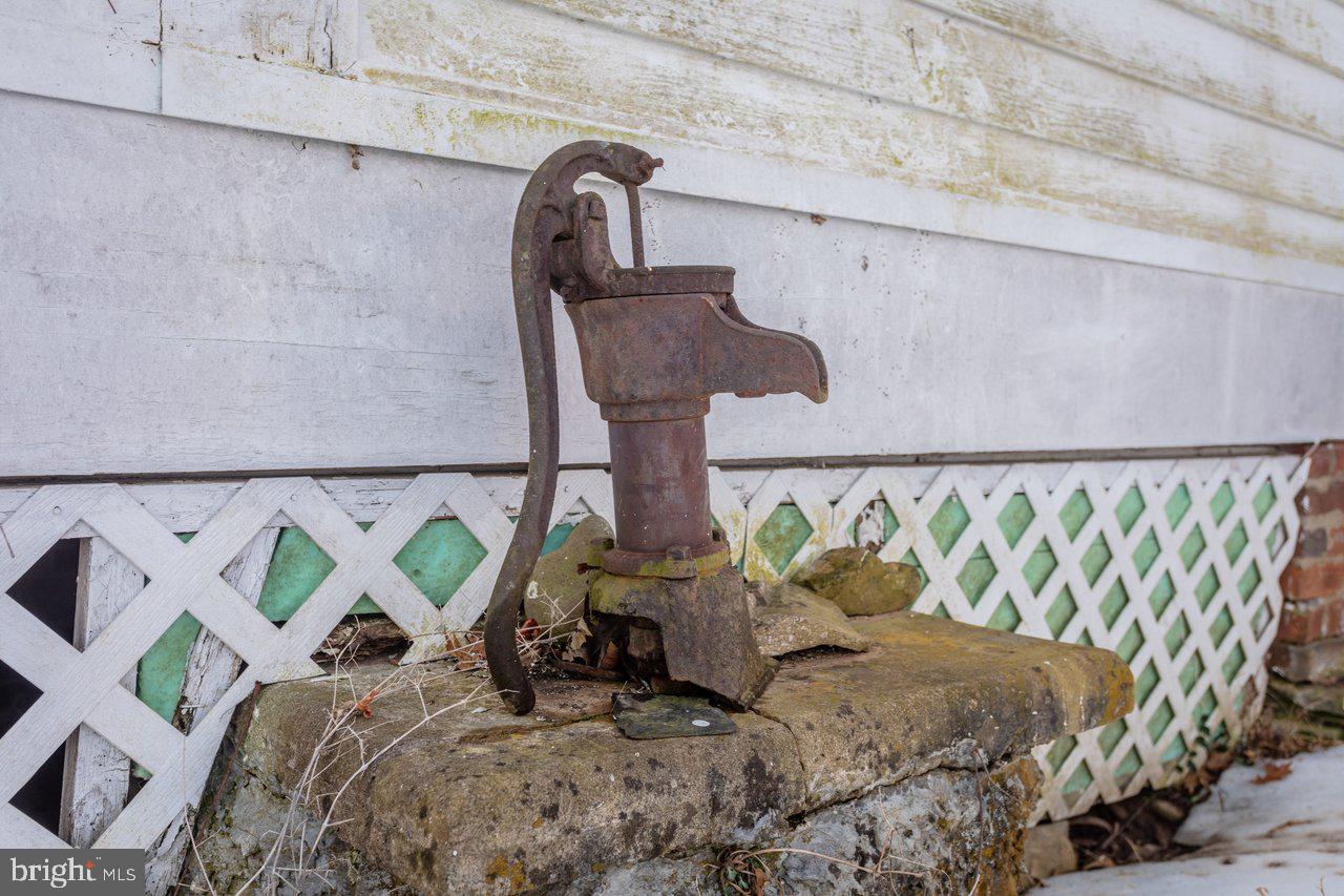 17442 EVERGREEN VALLEY RD, TIMBERVILLE, Virginia 22853, 6 Bedrooms Bedrooms, ,3 BathroomsBathrooms,Residential,For Sale,17442 EVERGREEN VALLEY RD,VARO2002846 MLS # VARO2002846