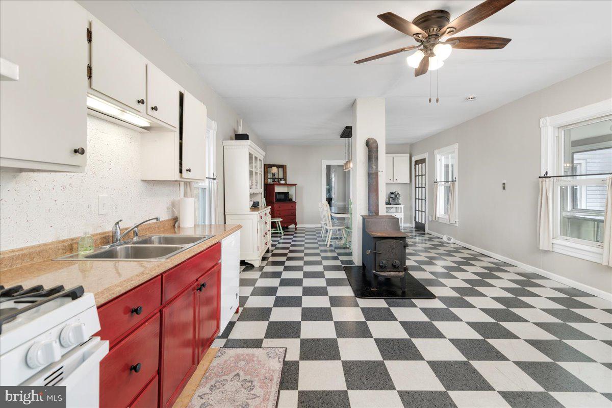 627 HAT CREEK RD, BROOKNEAL, Virginia 24528, 4 Bedrooms Bedrooms, ,2 BathroomsBathrooms,Residential,For Sale,627 HAT CREEK RD,VACP2000120 MLS # VACP2000120