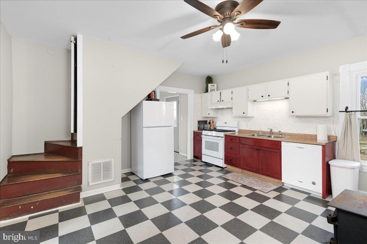 627 HAT CREEK RD, BROOKNEAL, Virginia 24528, 4 Bedrooms Bedrooms, ,2 BathroomsBathrooms,Residential,For Sale,627 HAT CREEK RD,VACP2000120 MLS # VACP2000120