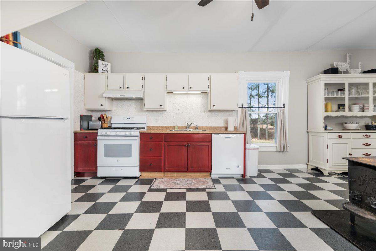 627 HAT CREEK RD, BROOKNEAL, Virginia 24528, 4 Bedrooms Bedrooms, ,2 BathroomsBathrooms,Residential,For Sale,627 HAT CREEK RD,VACP2000120 MLS # VACP2000120