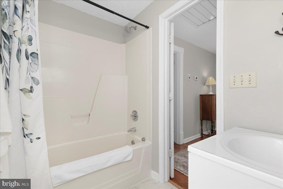 627 HAT CREEK RD, BROOKNEAL, Virginia 24528, 4 Bedrooms Bedrooms, ,2 BathroomsBathrooms,Residential,For Sale,627 HAT CREEK RD,VACP2000120 MLS # VACP2000120