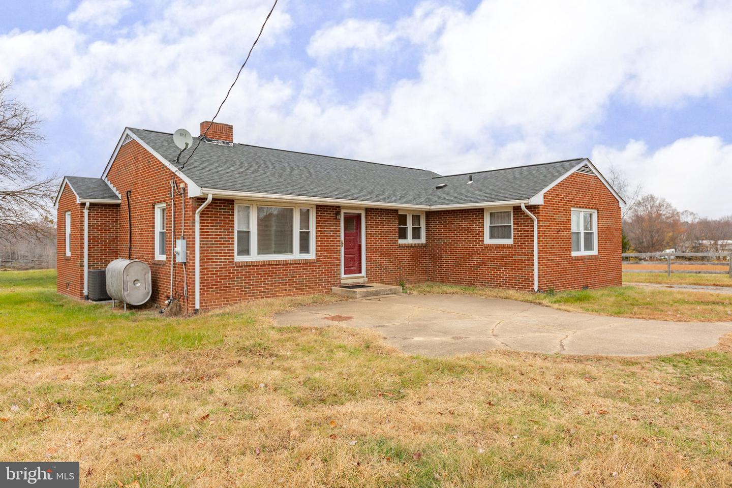 1416 WARRENTON RD, FREDERICKSBURG, Virginia 22406, 3 Bedrooms Bedrooms, ,1 BathroomBathrooms,Residential,For Sale,1416 WARRENTON RD,VAST2045958 MLS # VAST2045958