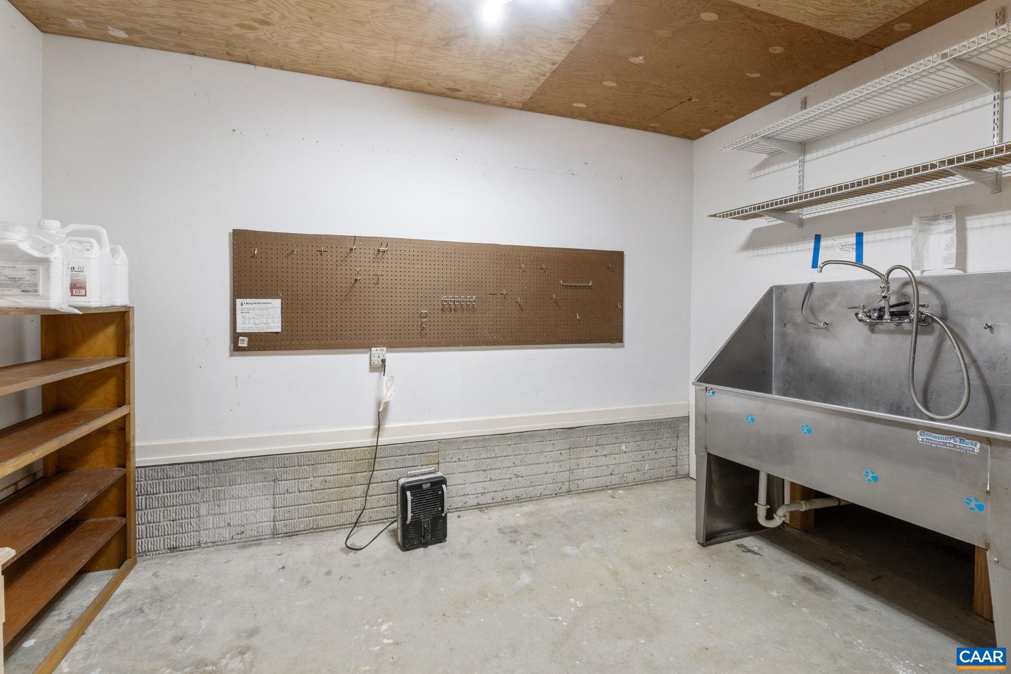 12048 LOUISA RD, GORDONSVILLE, Virginia 22942, 4 Bedrooms Bedrooms, ,4 BathroomsBathrooms,Residential,14,12048 LOUISA RD,674232 MLS # 674232