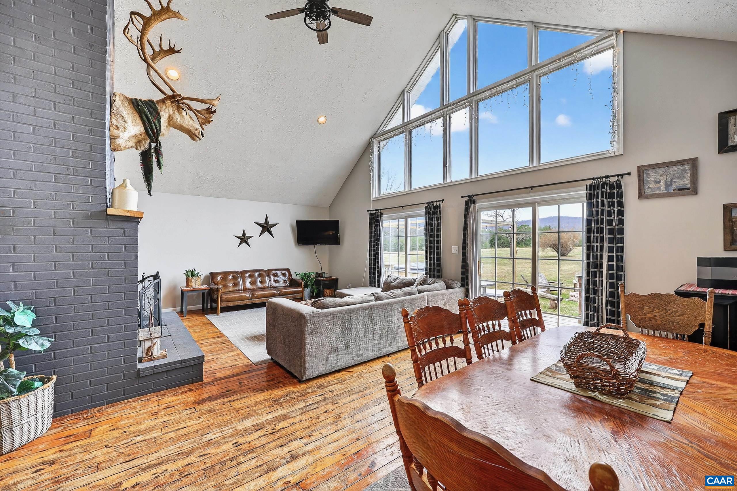 443 MEADOW VIEW LN, FORT VALLEY, Virginia 22652, 126 Bedrooms Bedrooms, ,11 BathroomsBathrooms,Residential,14,443 MEADOW VIEW LN,674290 MLS # 674290