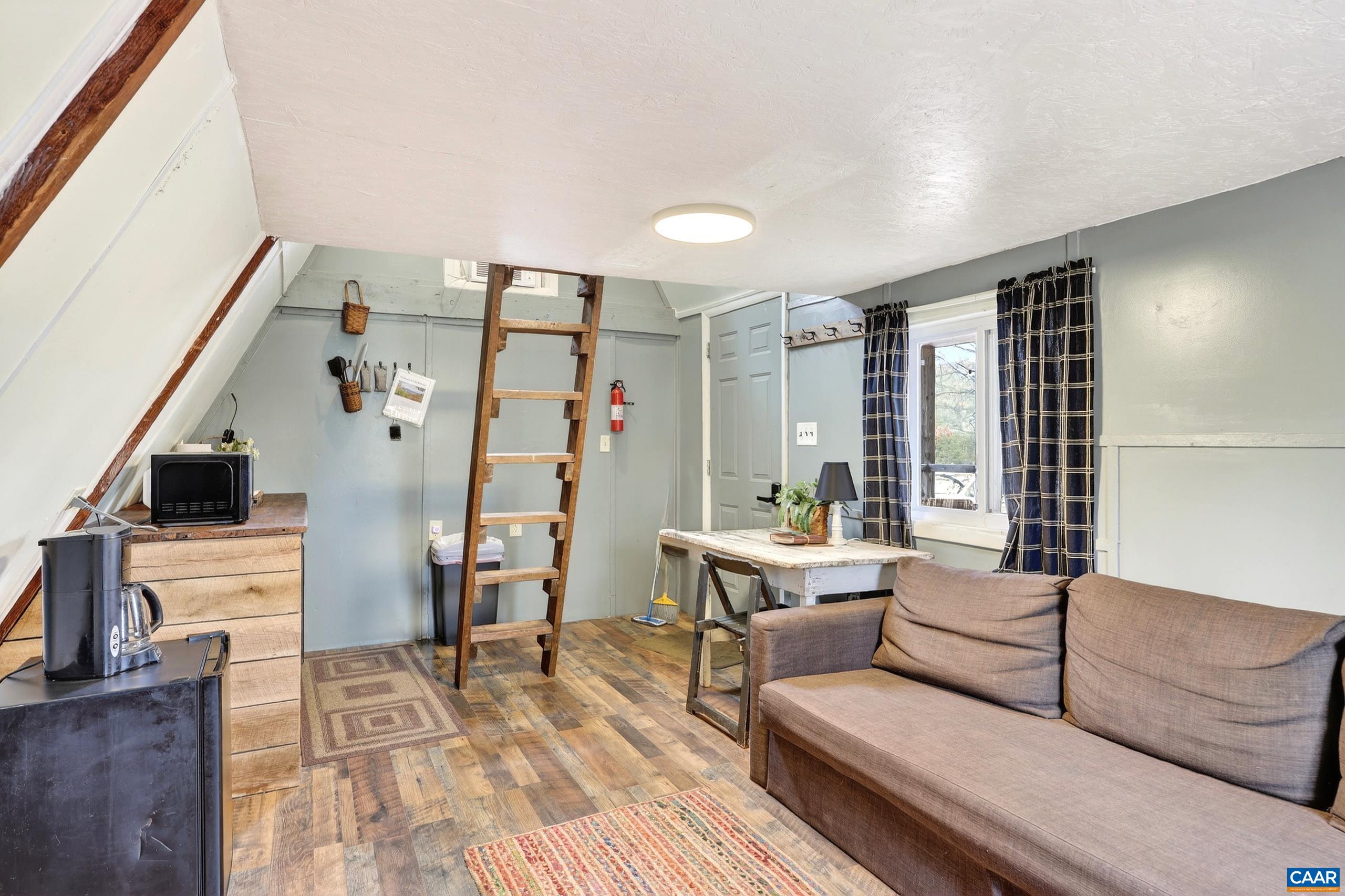 443 MEADOW VIEW LN, FORT VALLEY, Virginia 22652, 126 Bedrooms Bedrooms, ,11 BathroomsBathrooms,Residential,14,443 MEADOW VIEW LN,674290 MLS # 674290