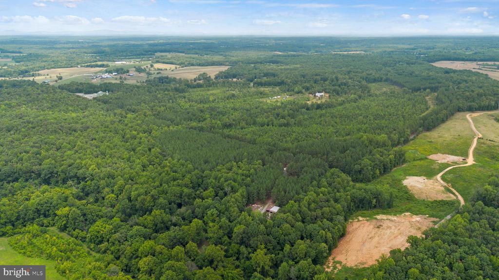 362 DELL PERKINS RD, LOUISA, Virginia 23093, 5 Bedrooms Bedrooms, ,3 BathroomsBathrooms,Residential,14,362 DELL PERKINS RD,VALA2009324 MLS # VALA2009324