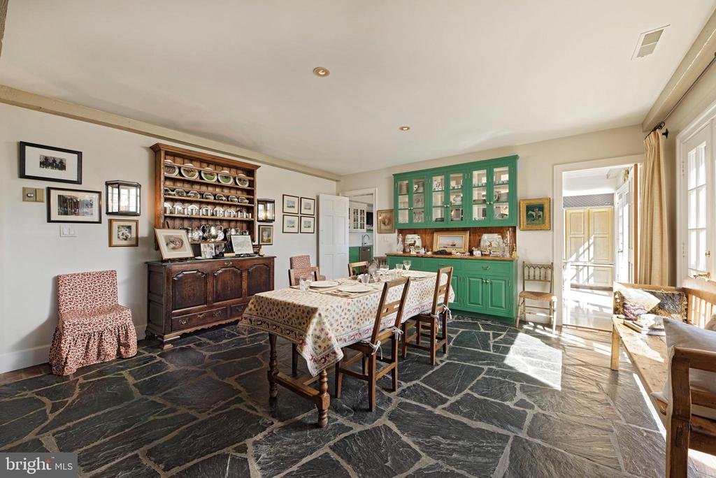 4392 CARRINGTON RD, MARKHAM, Virginia, 4 Bedrooms Bedrooms, ,4 BathroomsBathrooms,Residential,14,4392 CARRINGTON RD,VAFQ2020754 MLS # VAFQ2020754