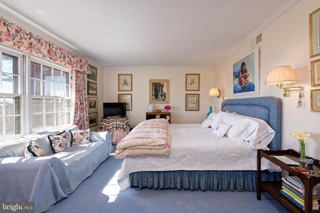 4392 CARRINGTON RD, MARKHAM, Virginia, 4 Bedrooms Bedrooms, ,4 BathroomsBathrooms,Residential,14,4392 CARRINGTON RD,VAFQ2020754 MLS # VAFQ2020754