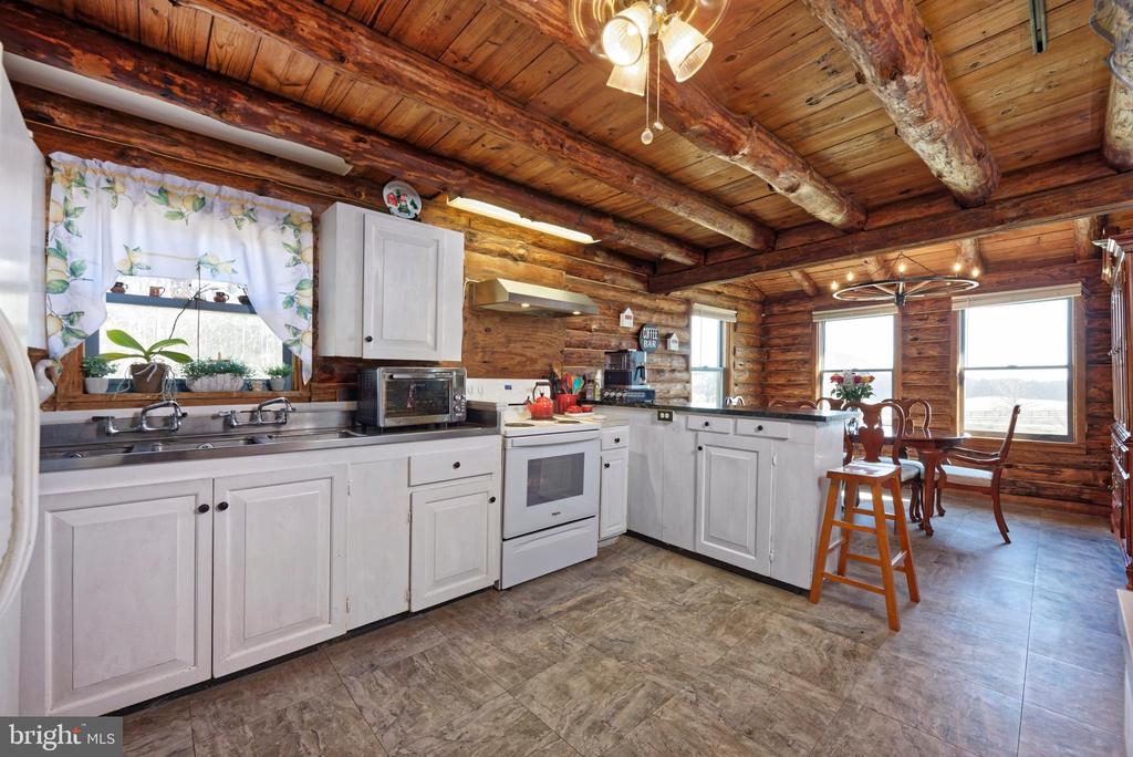 4392 CARRINGTON RD, MARKHAM, Virginia, 4 Bedrooms Bedrooms, ,4 BathroomsBathrooms,Residential,14,4392 CARRINGTON RD,VAFQ2020754 MLS # VAFQ2020754