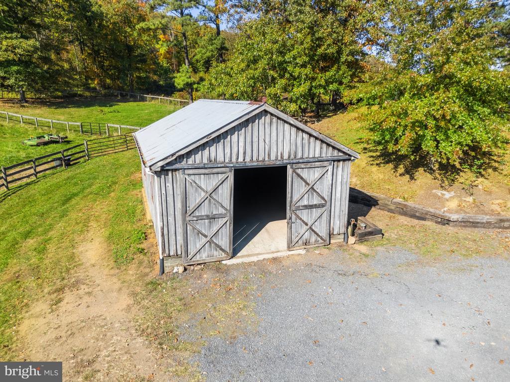 4392 CARRINGTON RD, MARKHAM, Virginia, 4 Bedrooms Bedrooms, ,4 BathroomsBathrooms,Residential,14,4392 CARRINGTON RD,VAFQ2020754 MLS # VAFQ2020754