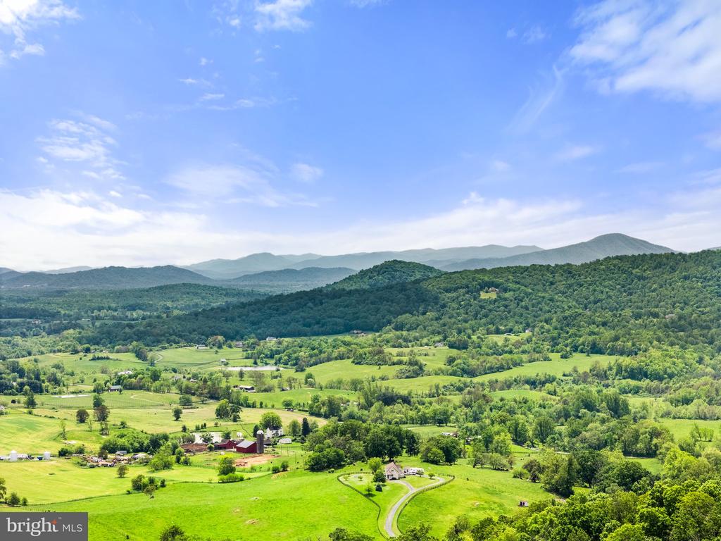 4392 CARRINGTON RD, MARKHAM, Virginia, 4 Bedrooms Bedrooms, ,4 BathroomsBathrooms,Residential,14,4392 CARRINGTON RD,VAFQ2020754 MLS # VAFQ2020754