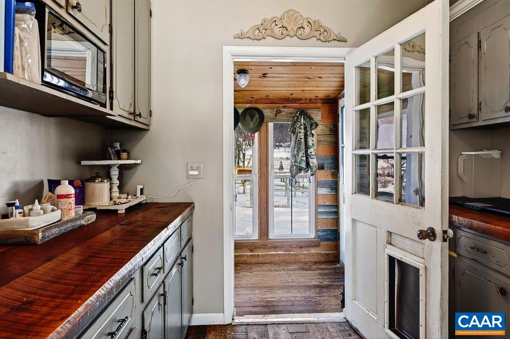 142 MT IDA LN, STAUNTON, Virginia 24401, 5 Bedrooms Bedrooms, ,3 BathroomsBathrooms,Residential,14,142 MT IDA LN,674243 MLS # 674243