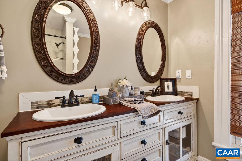 142 MT IDA LN, STAUNTON, Virginia 24401, 5 Bedrooms Bedrooms, ,3 BathroomsBathrooms,Residential,14,142 MT IDA LN,674243 MLS # 674243