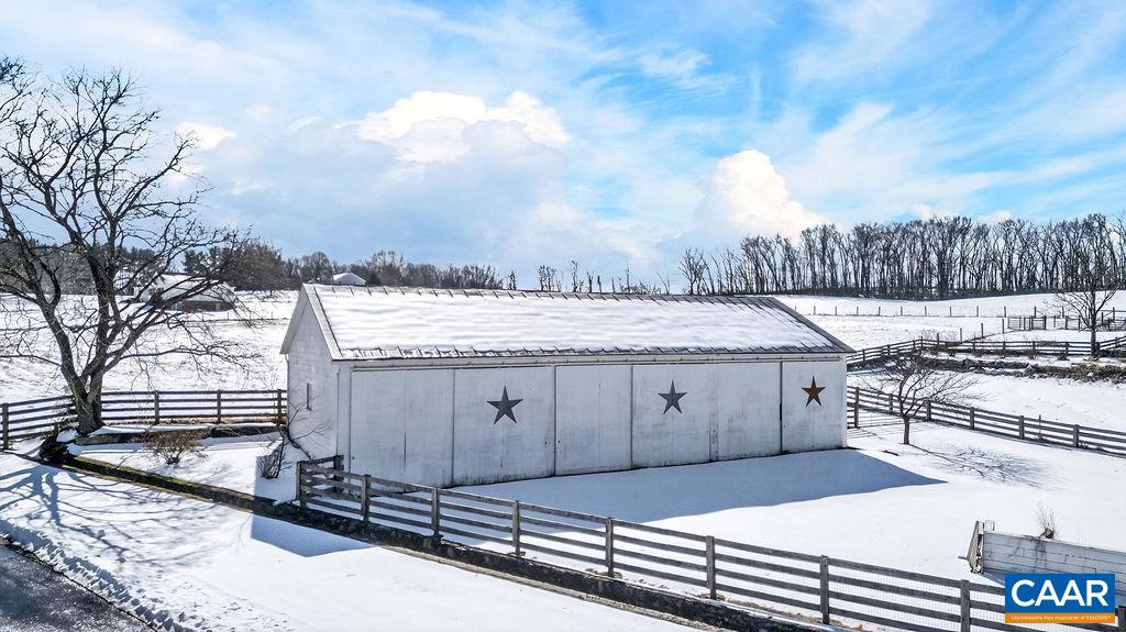 142 MT IDA LN, STAUNTON, Virginia 24401, 5 Bedrooms Bedrooms, ,3 BathroomsBathrooms,Residential,14,142 MT IDA LN,674243 MLS # 674243