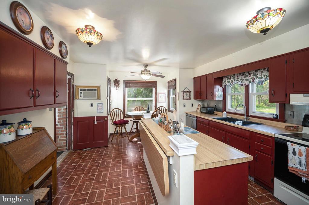 31934 INDIANTOWN RD, LOCUST GROVE, Virginia 22508, 3 Bedrooms Bedrooms, ,2 BathroomsBathrooms,Residential,14,31934 INDIANTOWN RD,VAOR2013506 MLS # VAOR2013506