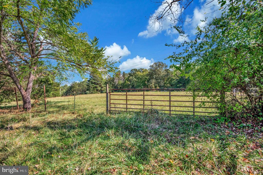 31934 INDIANTOWN RD, LOCUST GROVE, Virginia 22508, 3 Bedrooms Bedrooms, ,2 BathroomsBathrooms,Residential,14,31934 INDIANTOWN RD,VAOR2013506 MLS # VAOR2013506