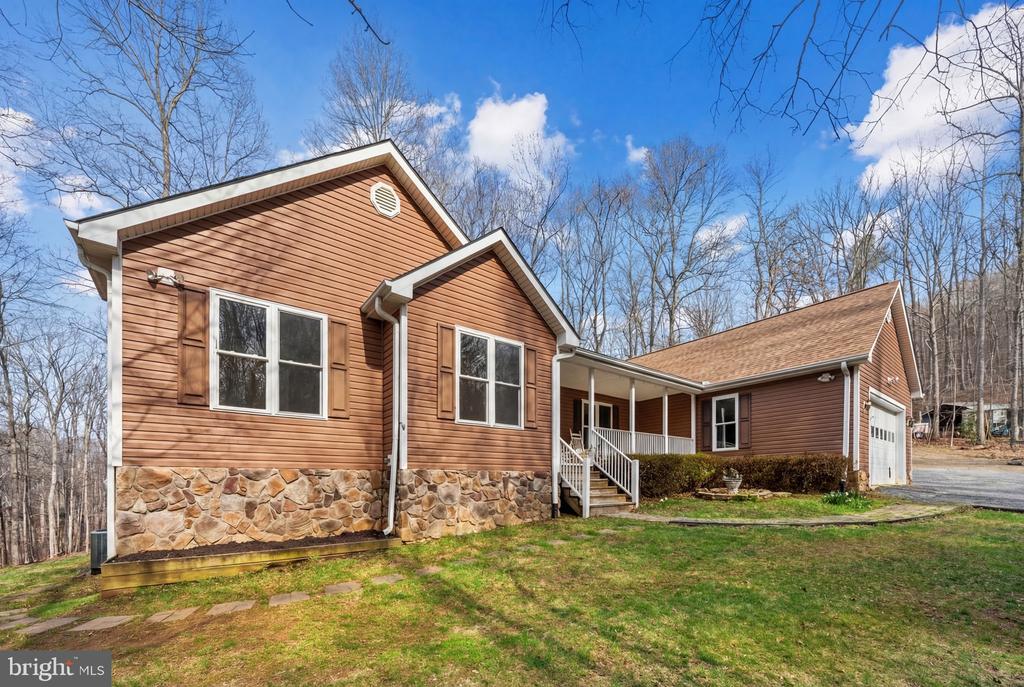 584 S POES RD, AMISSVILLE, Virginia 20106, 3 Bedrooms Bedrooms, ,2 BathroomsBathrooms,Residential,14,584 S POES RD,VARP2002534 MLS # VARP2002534