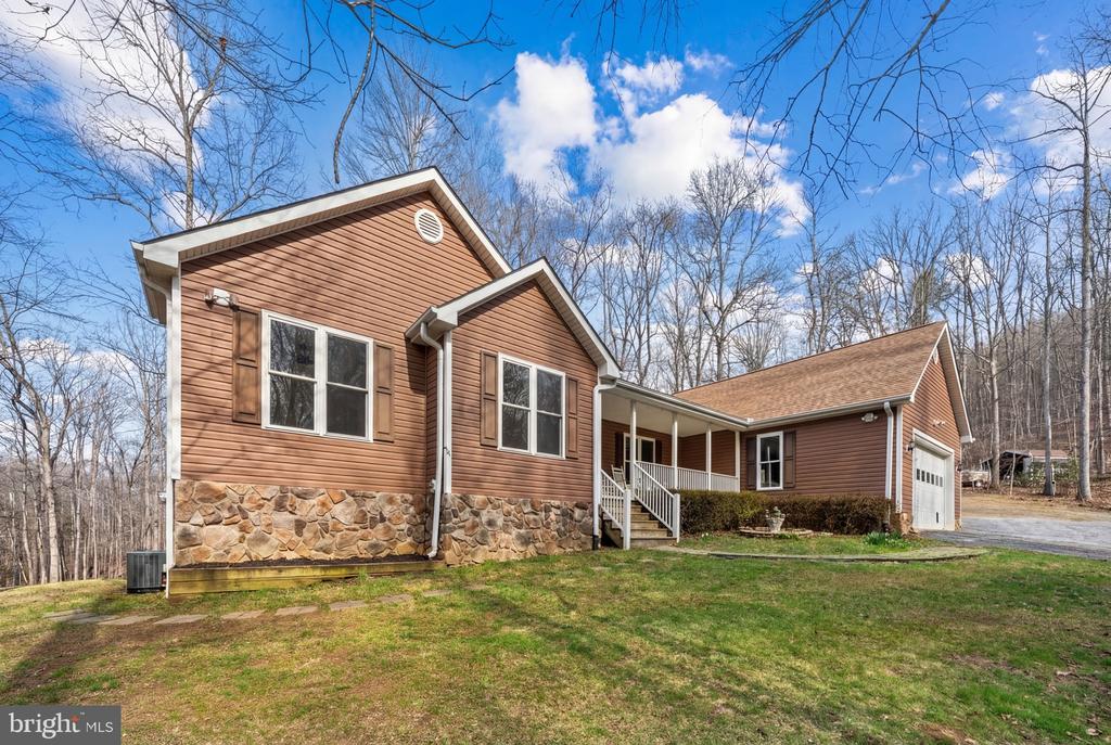 584 S POES RD, AMISSVILLE, Virginia 20106, 3 Bedrooms Bedrooms, ,2 BathroomsBathrooms,Residential,14,584 S POES RD,VARP2002534 MLS # VARP2002534