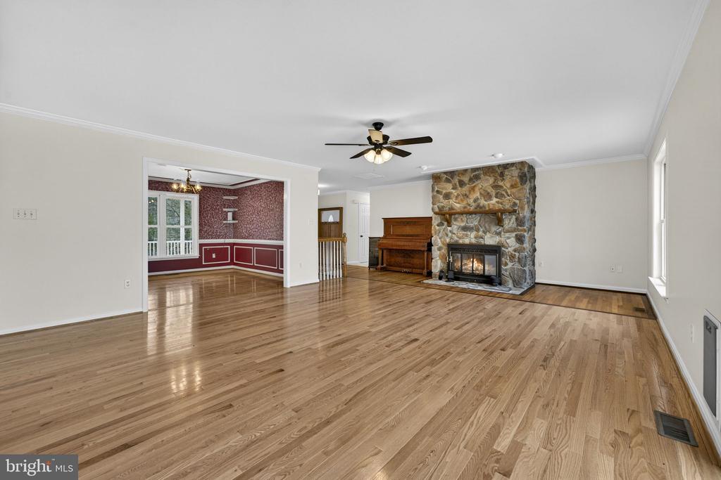 584 S POES RD, AMISSVILLE, Virginia 20106, 3 Bedrooms Bedrooms, ,2 BathroomsBathrooms,Residential,14,584 S POES RD,VARP2002534 MLS # VARP2002534