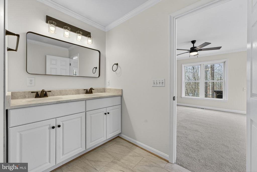 584 S POES RD, AMISSVILLE, Virginia 20106, 3 Bedrooms Bedrooms, ,2 BathroomsBathrooms,Residential,14,584 S POES RD,VARP2002534 MLS # VARP2002534