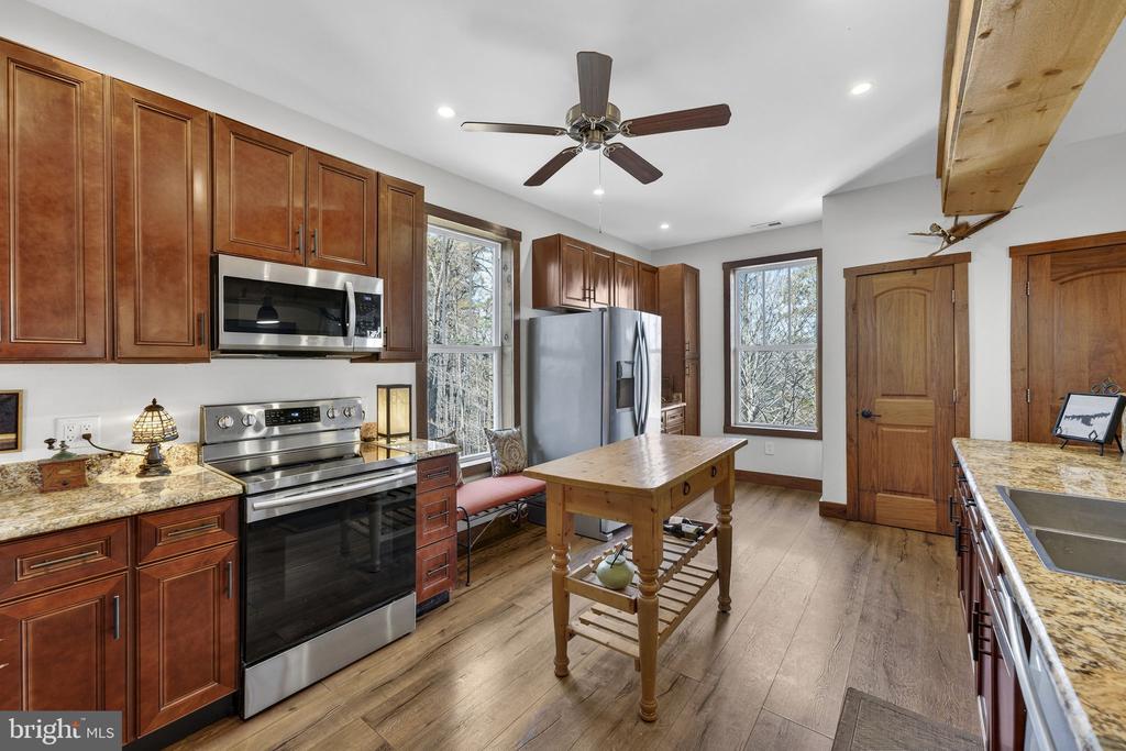 40 ANGEL KISS LN, CASTLETON, Virginia 22716, 2 Bedrooms Bedrooms, ,2 BathroomsBathrooms,Residential,14,40 ANGEL KISS LN,VARP2002550 MLS # VARP2002550