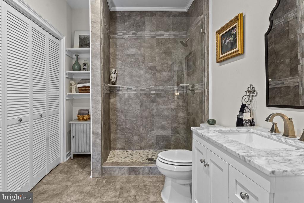 40 ANGEL KISS LN, CASTLETON, Virginia 22716, 2 Bedrooms Bedrooms, ,2 BathroomsBathrooms,Residential,14,40 ANGEL KISS LN,VARP2002550 MLS # VARP2002550