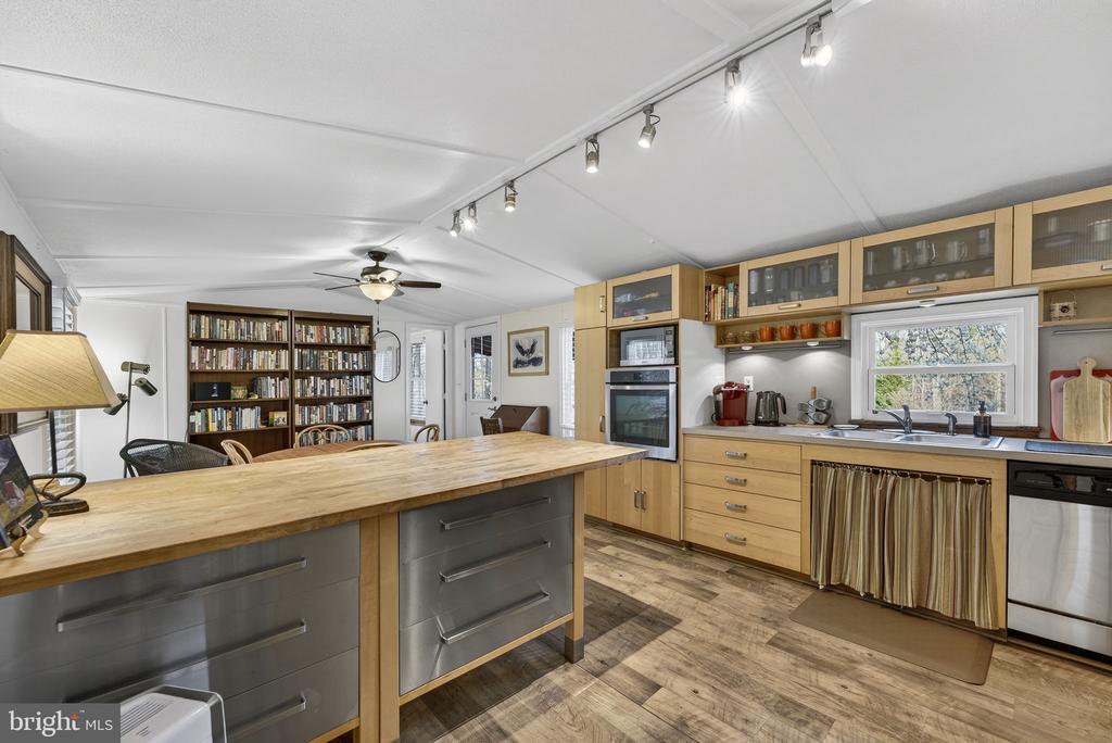 40 ANGEL KISS LN, CASTLETON, Virginia 22716, 2 Bedrooms Bedrooms, ,2 BathroomsBathrooms,Residential,14,40 ANGEL KISS LN,VARP2002550 MLS # VARP2002550