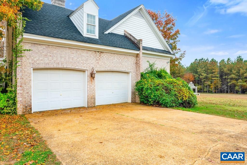 574 OLD KINGS RD, DRAKES BRANCH, Virginia 23937, 4 Bedrooms Bedrooms, ,3 BathroomsBathrooms,Residential,14,574 OLD KINGS RD,675128 MLS # 675128 574 OLD KINGS RD, DRAKES BRANCH, Virginia 23937, 4 Bedrooms Bedrooms, ,3 BathroomsBathrooms,Residential,14,574 OLD KINGS RD,675128 MLS # 675128