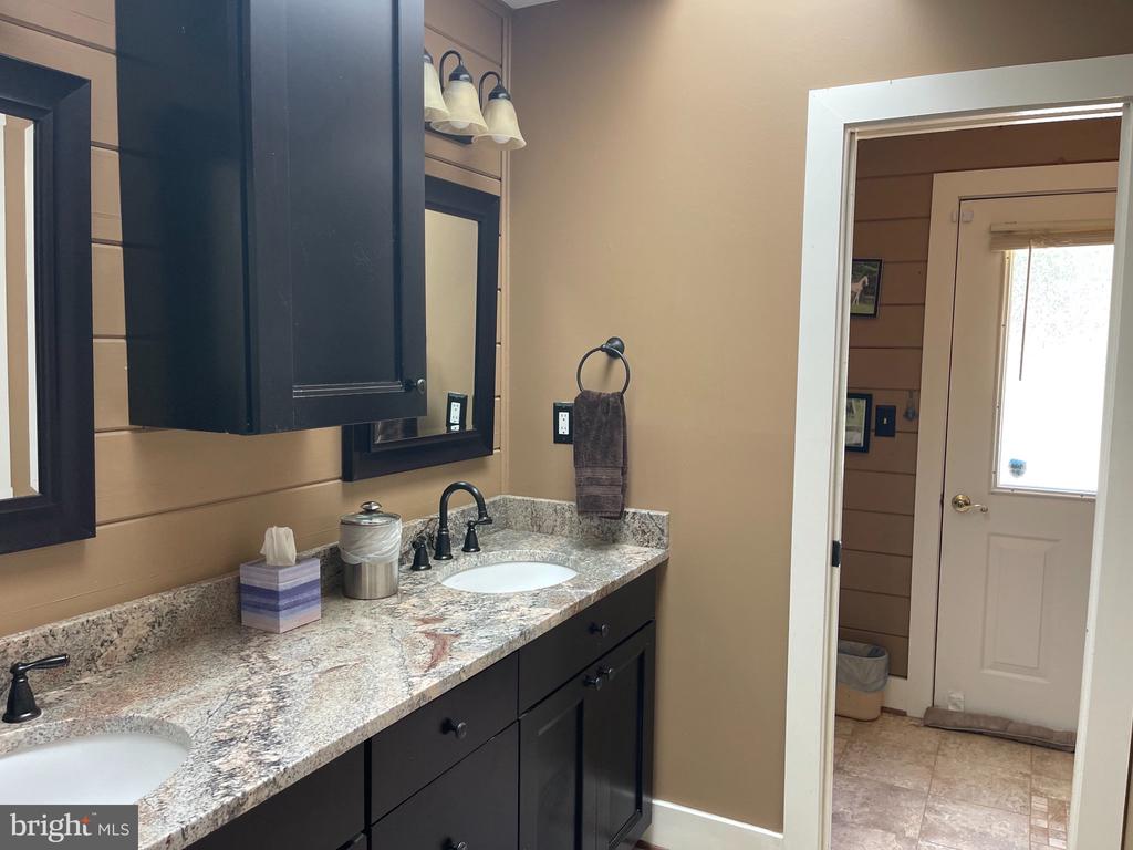 7747 RIVERSIDE FARM RD, MARSHALL, Virginia, 4 Bedrooms Bedrooms, ,3 BathroomsBathrooms,Residential,14,7747 RIVERSIDE FARM RD,VAFQ2021308 MLS # VAFQ2021308 7747 RIVERSIDE FARM RD, MARSHALL, Virginia, 4 Bedrooms Bedrooms, ,3 BathroomsBathrooms,Residential,14,7747 RIVERSIDE FARM RD,VAFQ2021308 MLS # VAFQ2021308