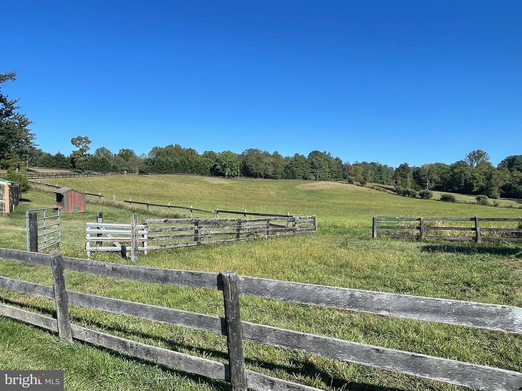 7747 RIVERSIDE FARM RD, MARSHALL, Virginia, 4 Bedrooms Bedrooms, ,3 BathroomsBathrooms,Residential,14,7747 RIVERSIDE FARM RD,VAFQ2021308 MLS # VAFQ2021308 7747 RIVERSIDE FARM RD, MARSHALL, Virginia, 4 Bedrooms Bedrooms, ,3 BathroomsBathrooms,Residential,14,7747 RIVERSIDE FARM RD,VAFQ2021308 MLS # VAFQ2021308