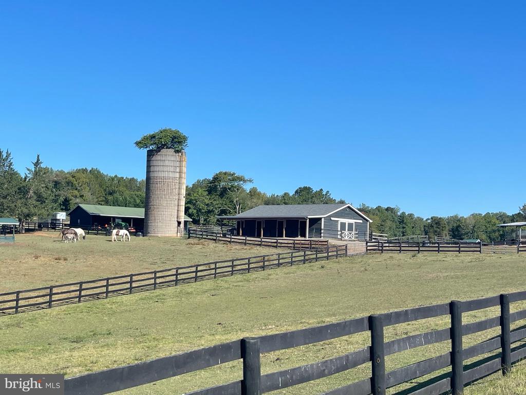 7747 RIVERSIDE FARM RD, MARSHALL, Virginia, 4 Bedrooms Bedrooms, ,3 BathroomsBathrooms,Residential,14,7747 RIVERSIDE FARM RD,VAFQ2021308 MLS # VAFQ2021308 7747 RIVERSIDE FARM RD, MARSHALL, Virginia, 4 Bedrooms Bedrooms, ,3 BathroomsBathrooms,Residential,14,7747 RIVERSIDE FARM RD,VAFQ2021308 MLS # VAFQ2021308