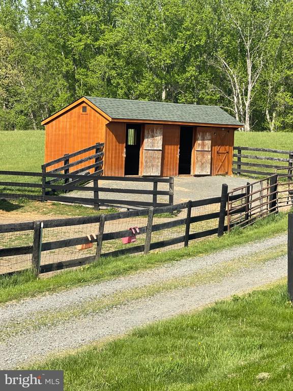 7747 RIVERSIDE FARM RD, MARSHALL, Virginia, 4 Bedrooms Bedrooms, ,3 BathroomsBathrooms,Residential,14,7747 RIVERSIDE FARM RD,VAFQ2021308 MLS # VAFQ2021308 7747 RIVERSIDE FARM RD, MARSHALL, Virginia, 4 Bedrooms Bedrooms, ,3 BathroomsBathrooms,Residential,14,7747 RIVERSIDE FARM RD,VAFQ2021308 MLS # VAFQ2021308