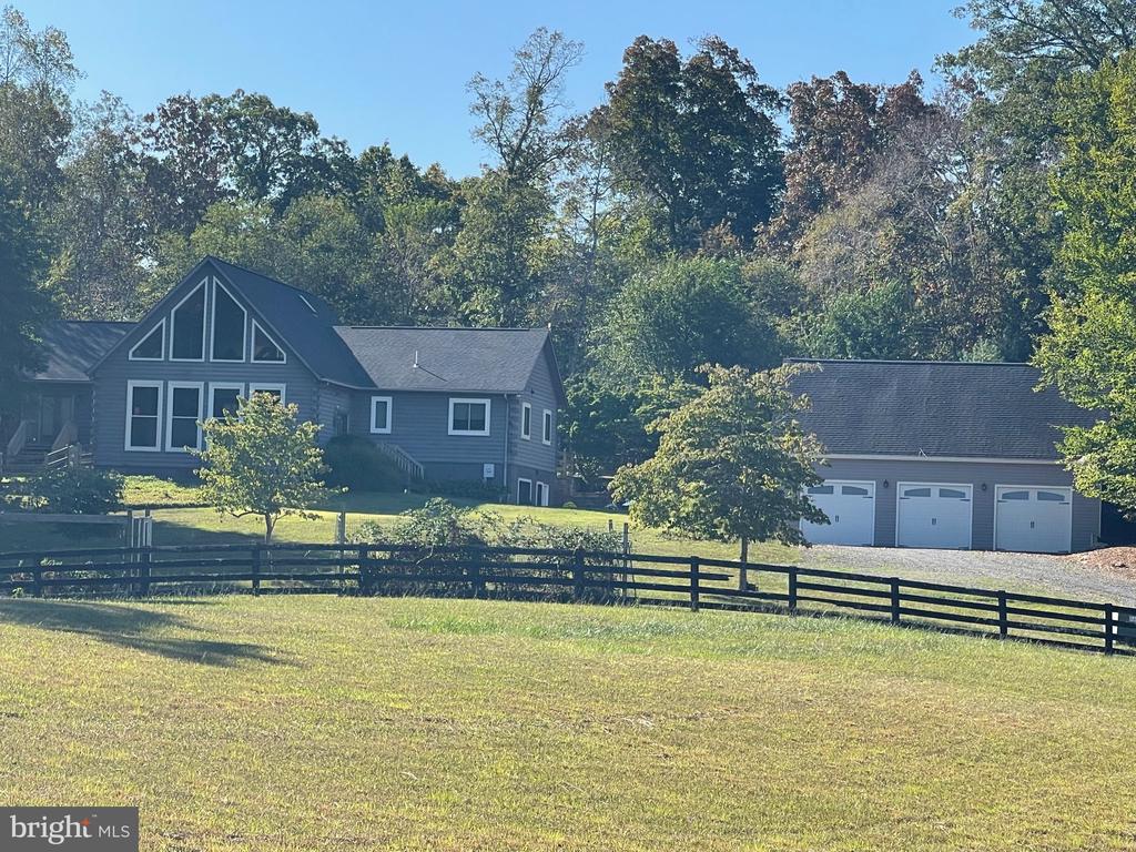 7747 RIVERSIDE FARM RD, MARSHALL, Virginia, 4 Bedrooms Bedrooms, ,3 BathroomsBathrooms,Residential,14,7747 RIVERSIDE FARM RD,VAFQ2021308 MLS # VAFQ2021308 7747 RIVERSIDE FARM RD, MARSHALL, Virginia, 4 Bedrooms Bedrooms, ,3 BathroomsBathrooms,Residential,14,7747 RIVERSIDE FARM RD,VAFQ2021308 MLS # VAFQ2021308