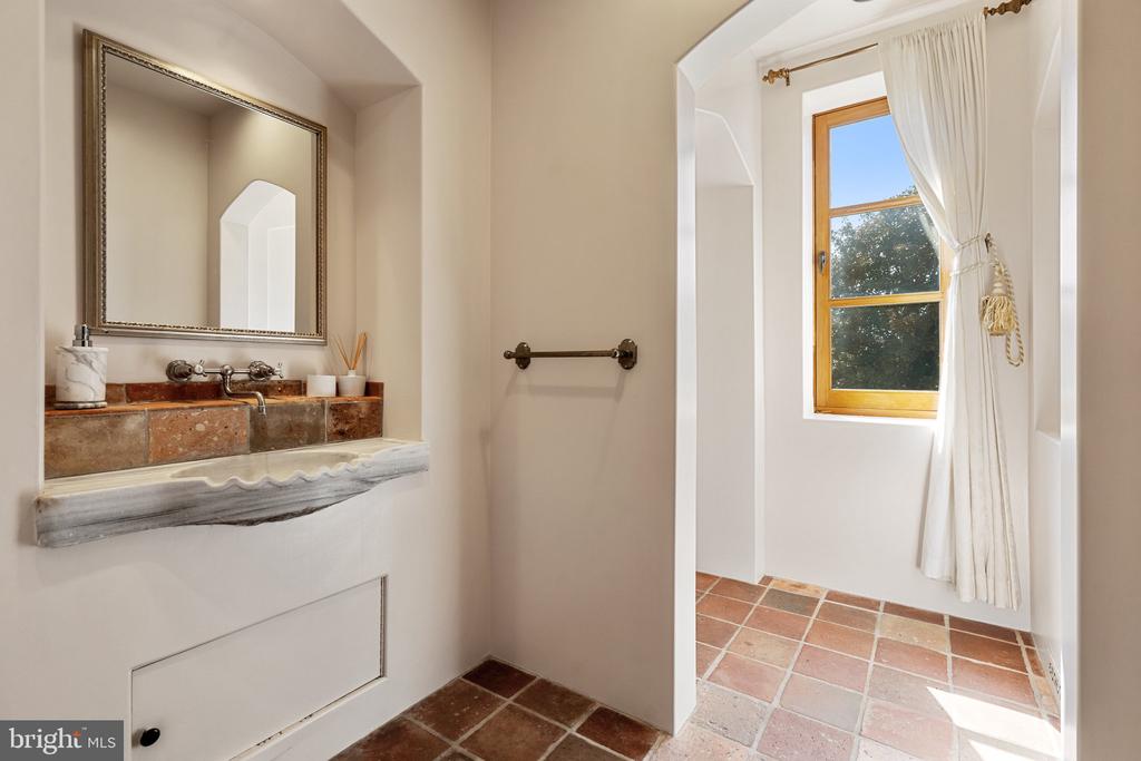 2547 HALFWAY RD, THE PLAINS, Virginia, 5 Bedrooms Bedrooms, ,5 BathroomsBathrooms,Residential,14,2547 HALFWAY RD,VAFQ2021476 MLS # VAFQ2021476