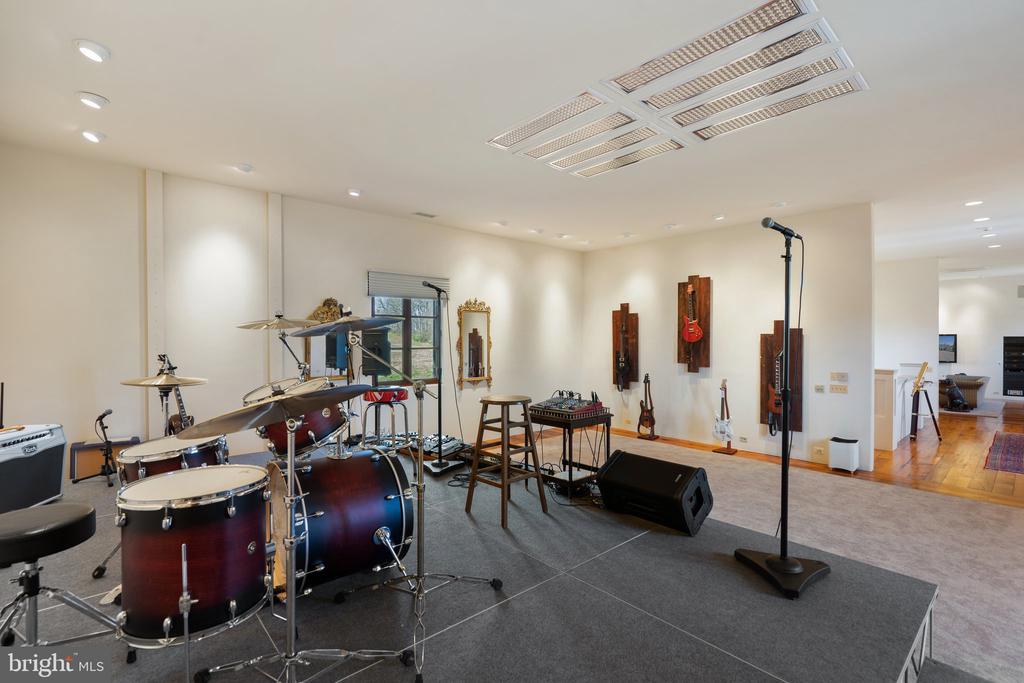 2547 HALFWAY RD, THE PLAINS, Virginia, 5 Bedrooms Bedrooms, ,5 BathroomsBathrooms,Residential,14,2547 HALFWAY RD,VAFQ2021476 MLS # VAFQ2021476