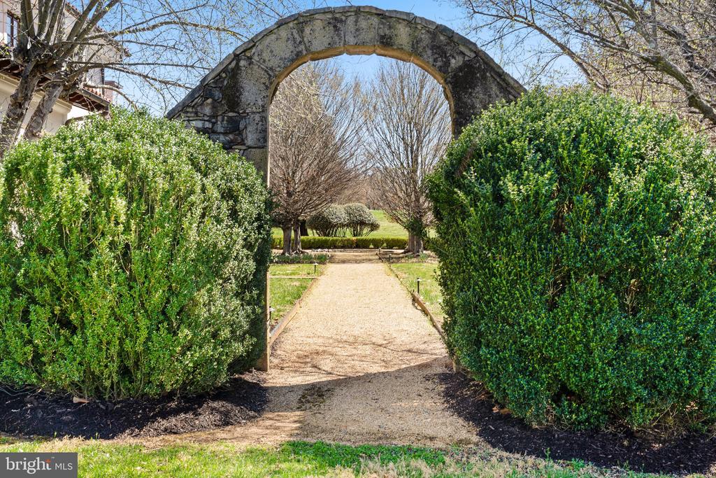 2547 HALFWAY RD, THE PLAINS, Virginia, 5 Bedrooms Bedrooms, ,5 BathroomsBathrooms,Residential,14,2547 HALFWAY RD,VAFQ2021476 MLS # VAFQ2021476