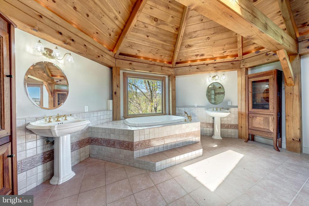 11597 LEEDS CHAPEL LN, MARKHAM, Virginia, 4 Bedrooms Bedrooms, ,2 BathroomsBathrooms,Residential,14,11597 LEEDS CHAPEL LN,VAFQ2020962 MLS # VAFQ2020962