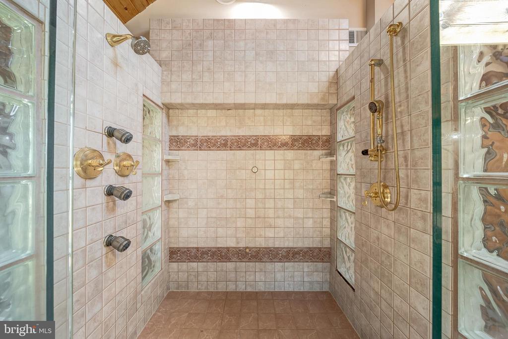 11597 LEEDS CHAPEL LN, MARKHAM, Virginia, 4 Bedrooms Bedrooms, ,2 BathroomsBathrooms,Residential,14,11597 LEEDS CHAPEL LN,VAFQ2020962 MLS # VAFQ2020962