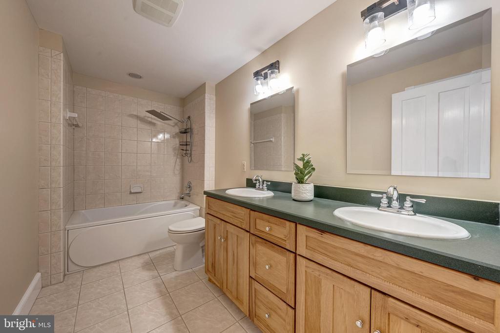 11597 LEEDS CHAPEL LN, MARKHAM, Virginia, 4 Bedrooms Bedrooms, ,2 BathroomsBathrooms,Residential,14,11597 LEEDS CHAPEL LN,VAFQ2020962 MLS # VAFQ2020962