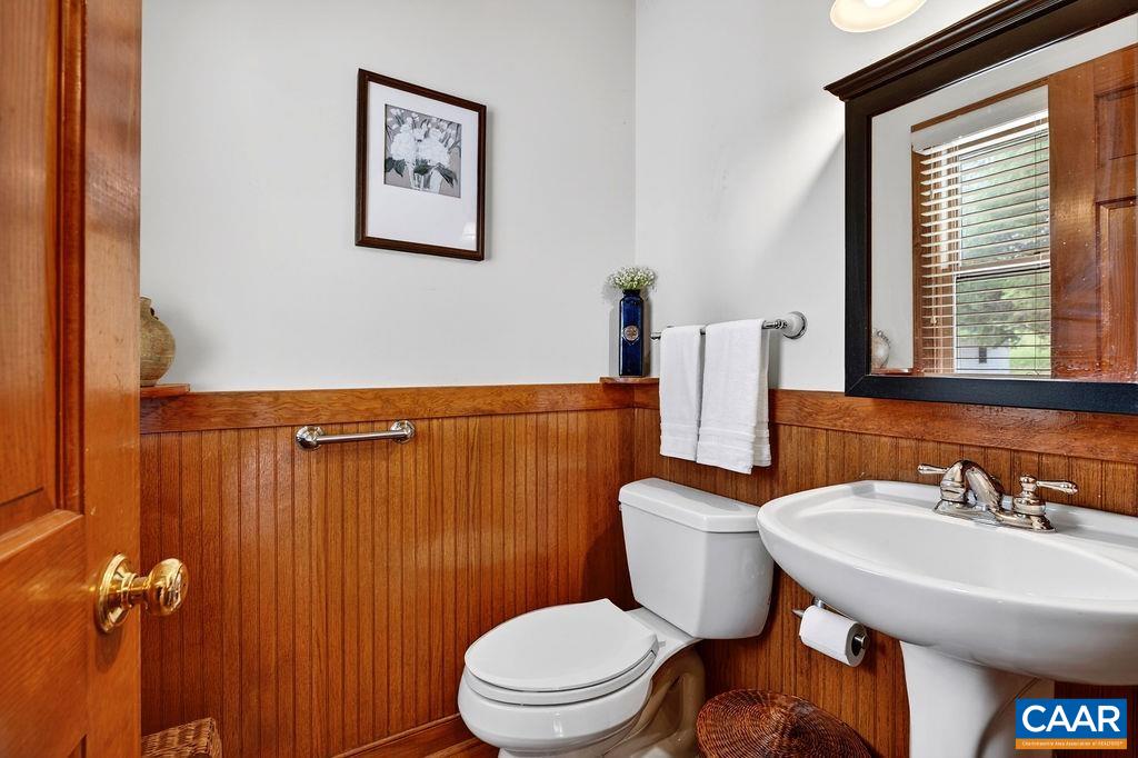 10808 PATRICK HENRY HWY, ROSELAND, Virginia 22967, 4 Bedrooms Bedrooms, ,4 BathroomsBathrooms,Residential,14,10808 PATRICK HENRY HWY,675821 MLS # 675821