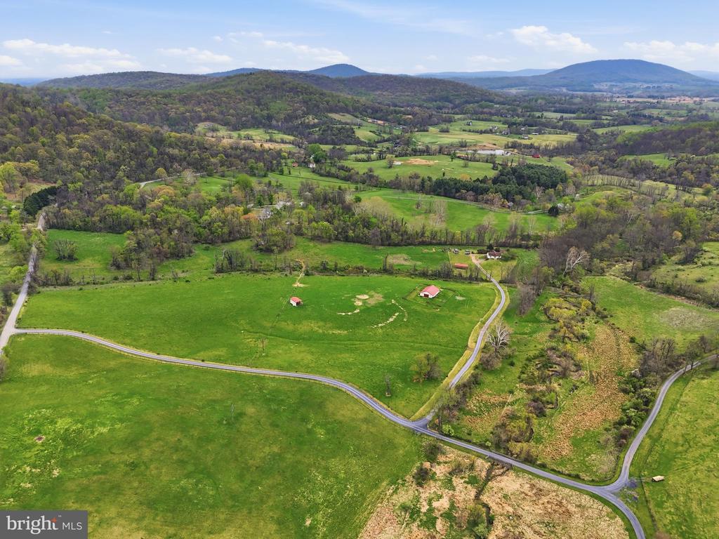 1901 MISTY MEADOWS LN, MARKHAM, Virginia, 2 Bedrooms Bedrooms, ,2 BathroomsBathrooms,Residential,14,1901 MISTY MEADOWS LN,VAFQ2021462 MLS # VAFQ2021462