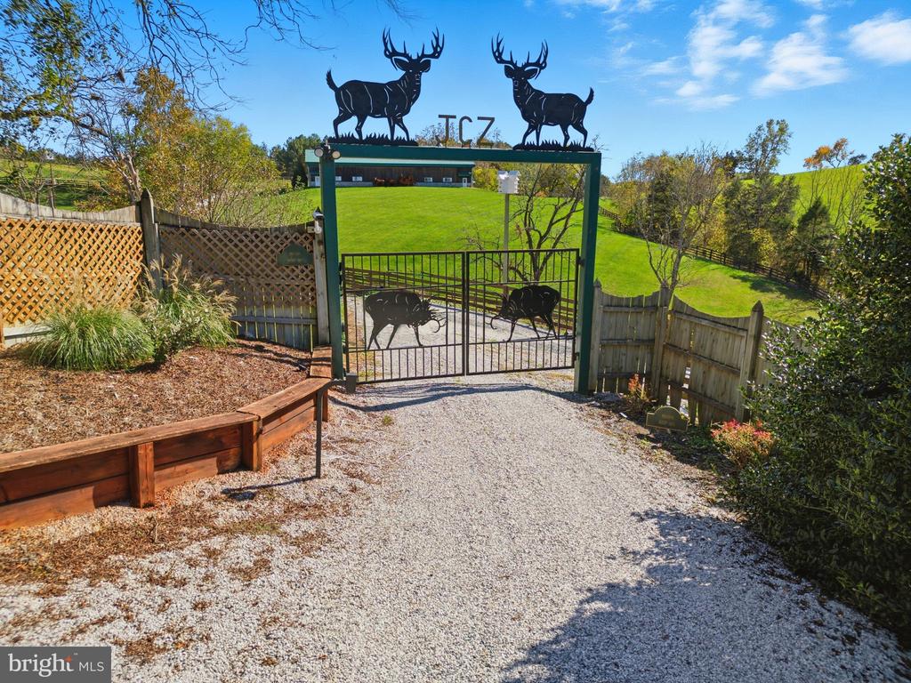 240 STONELEIGH RD, PALMYRA, Virginia 22963, 7 Bedrooms Bedrooms, ,5 BathroomsBathrooms,Residential,14,240 STONELEIGH RD,VAFN2000664 MLS # VAFN2000664