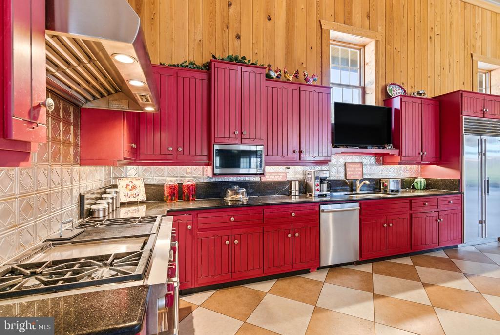 240 STONELEIGH RD, PALMYRA, Virginia 22963, 7 Bedrooms Bedrooms, ,5 BathroomsBathrooms,Residential,14,240 STONELEIGH RD,VAFN2000664 MLS # VAFN2000664