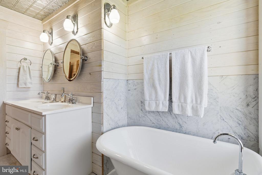 240 STONELEIGH RD, PALMYRA, Virginia 22963, 7 Bedrooms Bedrooms, ,5 BathroomsBathrooms,Residential,14,240 STONELEIGH RD,VAFN2000664 MLS # VAFN2000664