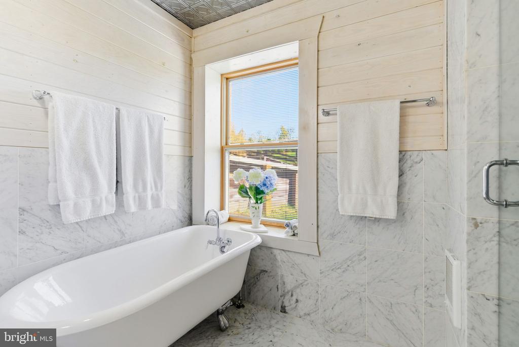 240 STONELEIGH RD, PALMYRA, Virginia 22963, 7 Bedrooms Bedrooms, ,5 BathroomsBathrooms,Residential,14,240 STONELEIGH RD,VAFN2000664 MLS # VAFN2000664